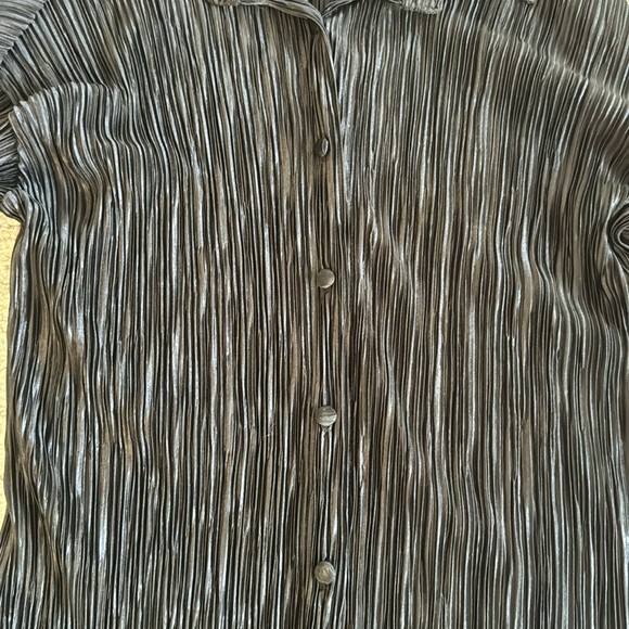 Black pleated silky top and shorts set - Picture 4 of 4